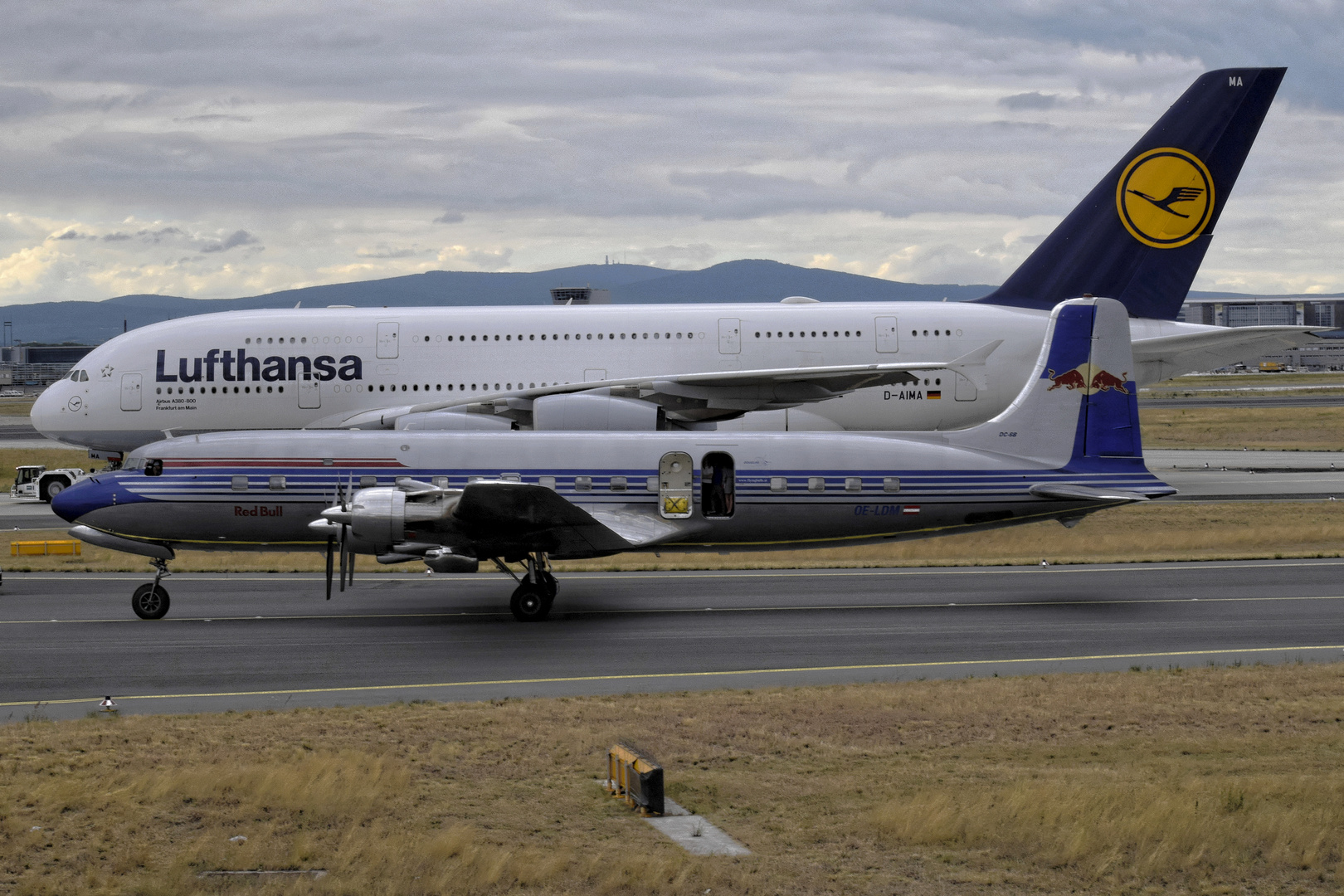 A380 Frankfurt und DC6B Flying Bulls beim Tag der Luftfahrt in FRA