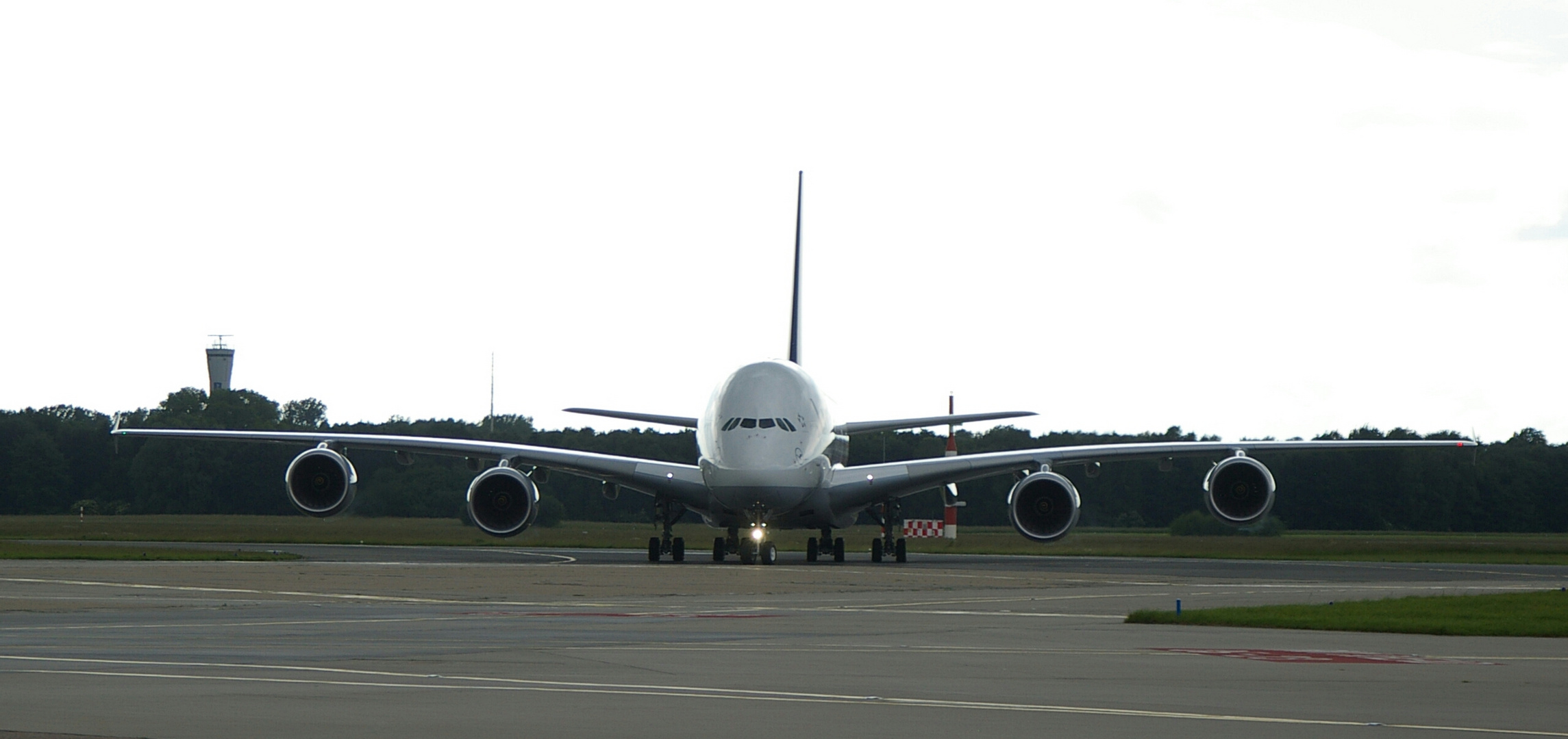 A380 Hamburg ... Auge in Auge