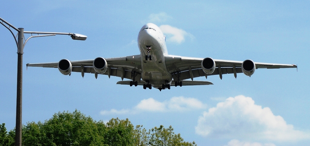 A380 im Landeanflug auf Bremen