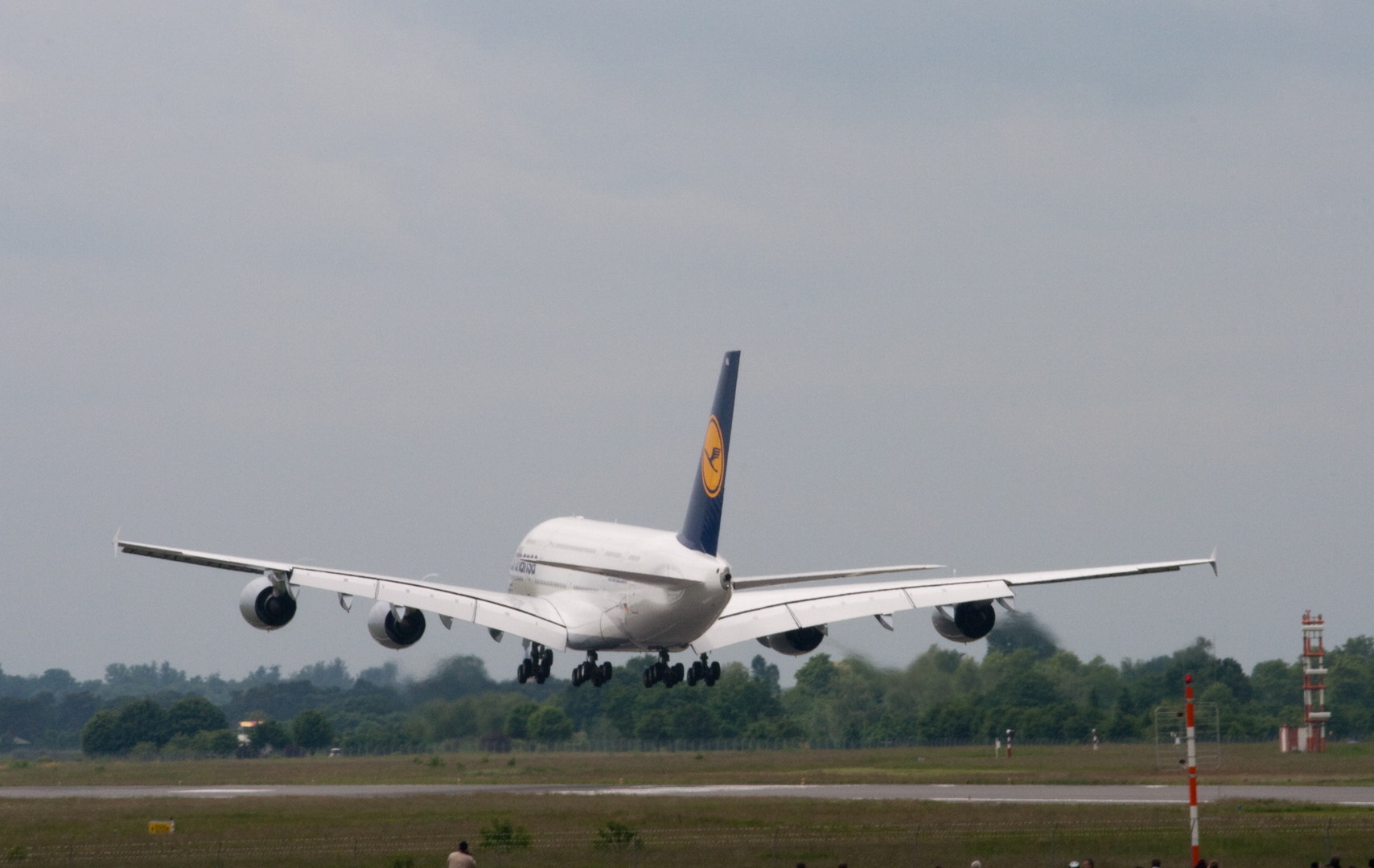 A380 im Landeanflug auf den Baden Air Park