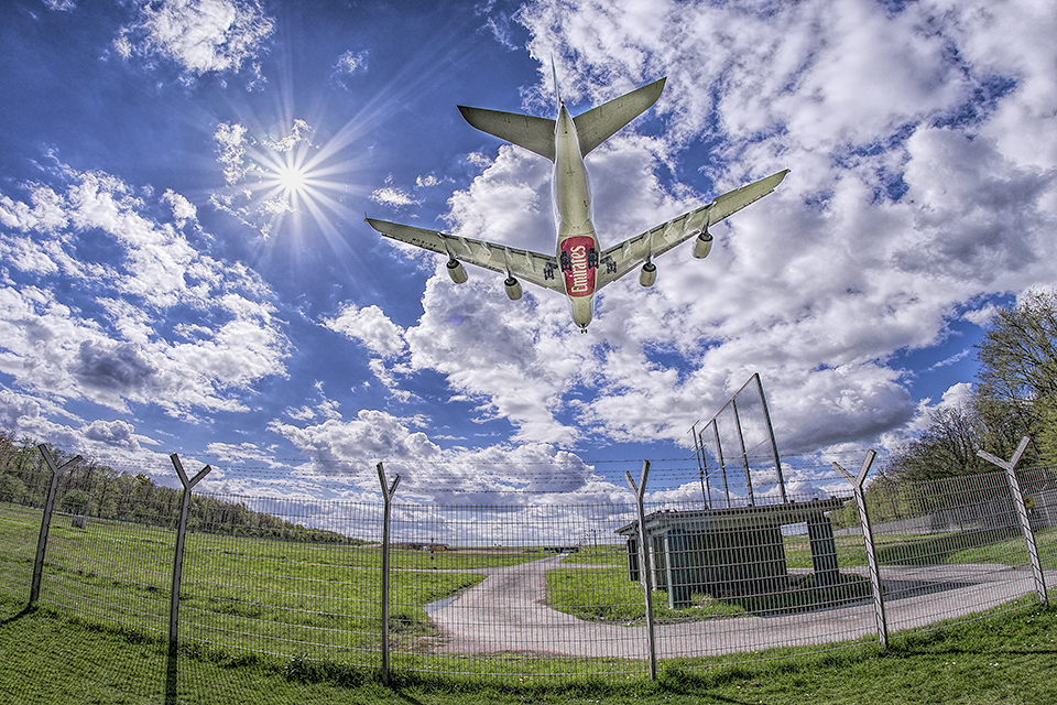 a380 im Landeanflug auf DUS International