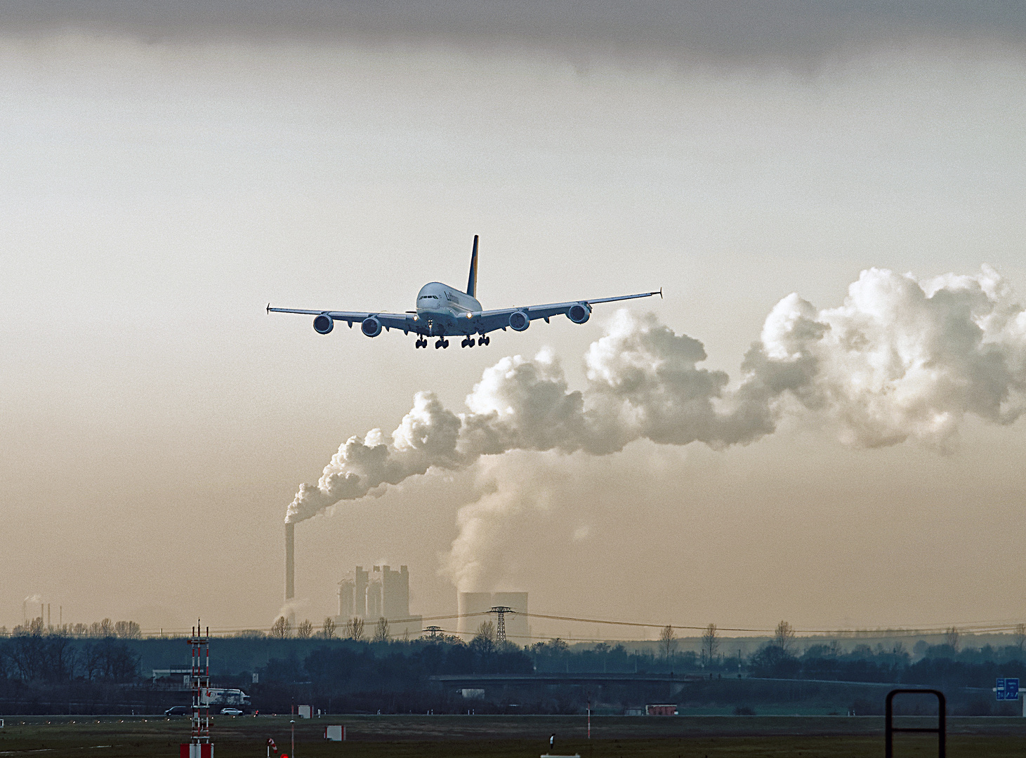 A380 im Landeanflug Flughafen Leipzig-Halle