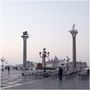 Venedig erwacht by Wolfgang Theiss 