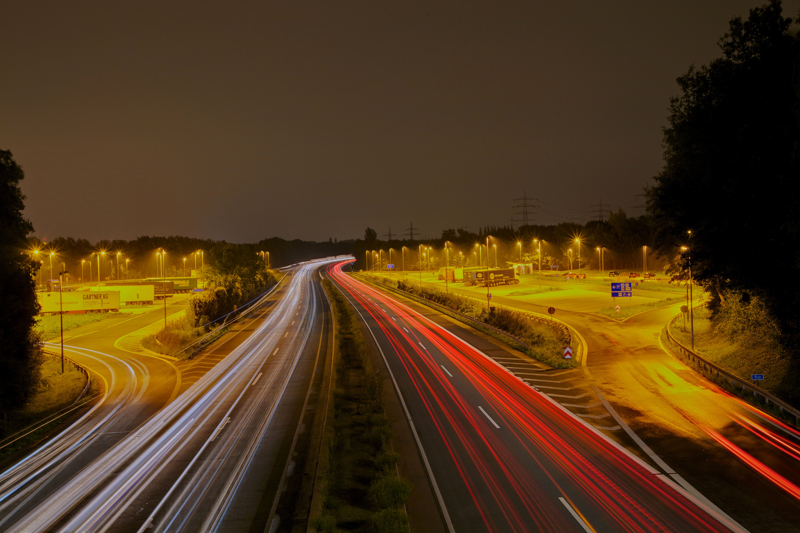 A45 bei Nacht