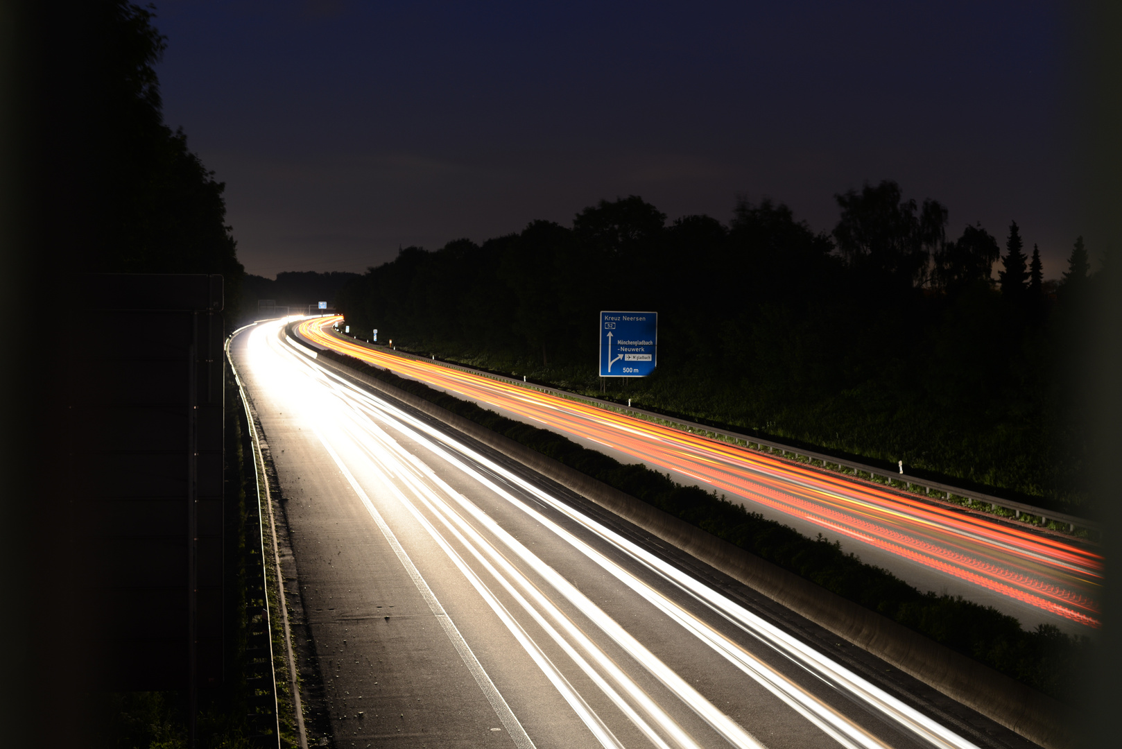 A52 bei Nacht