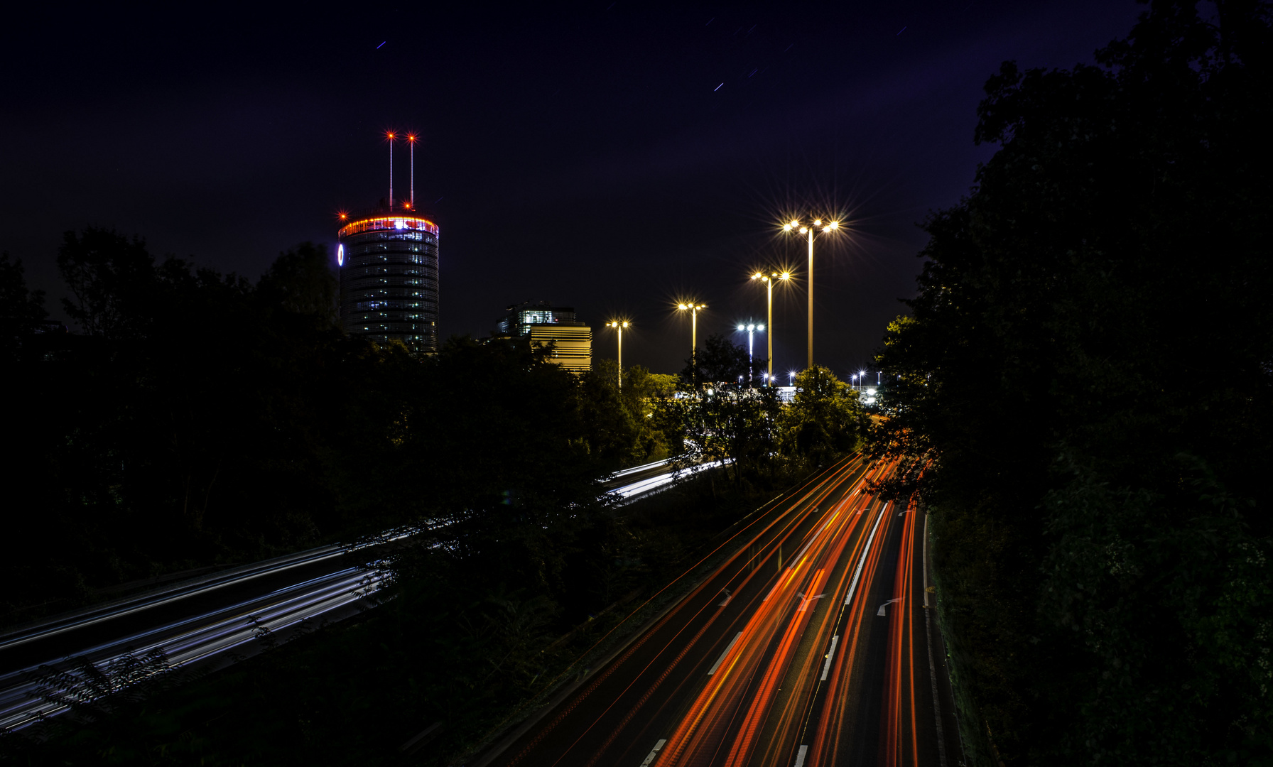 A52 Düsseldorf Heerdt bei Nacht ;-)