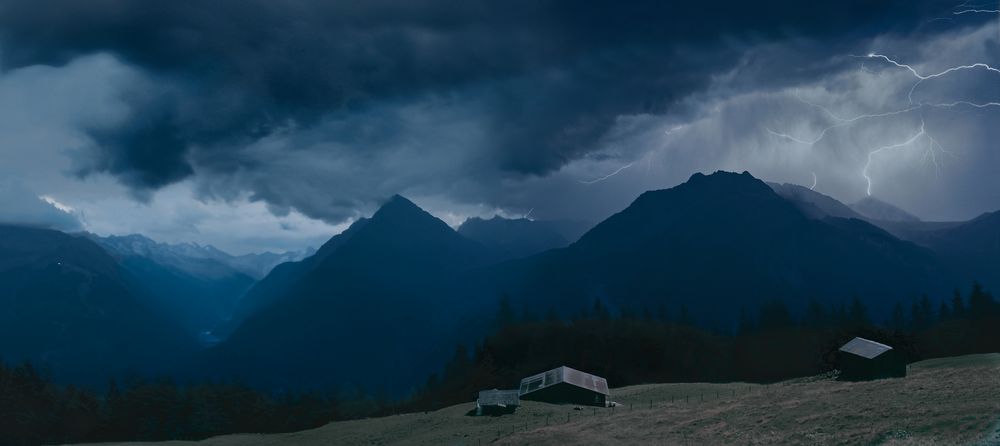 Unwetter über dem Zillertal von Lichtfalle