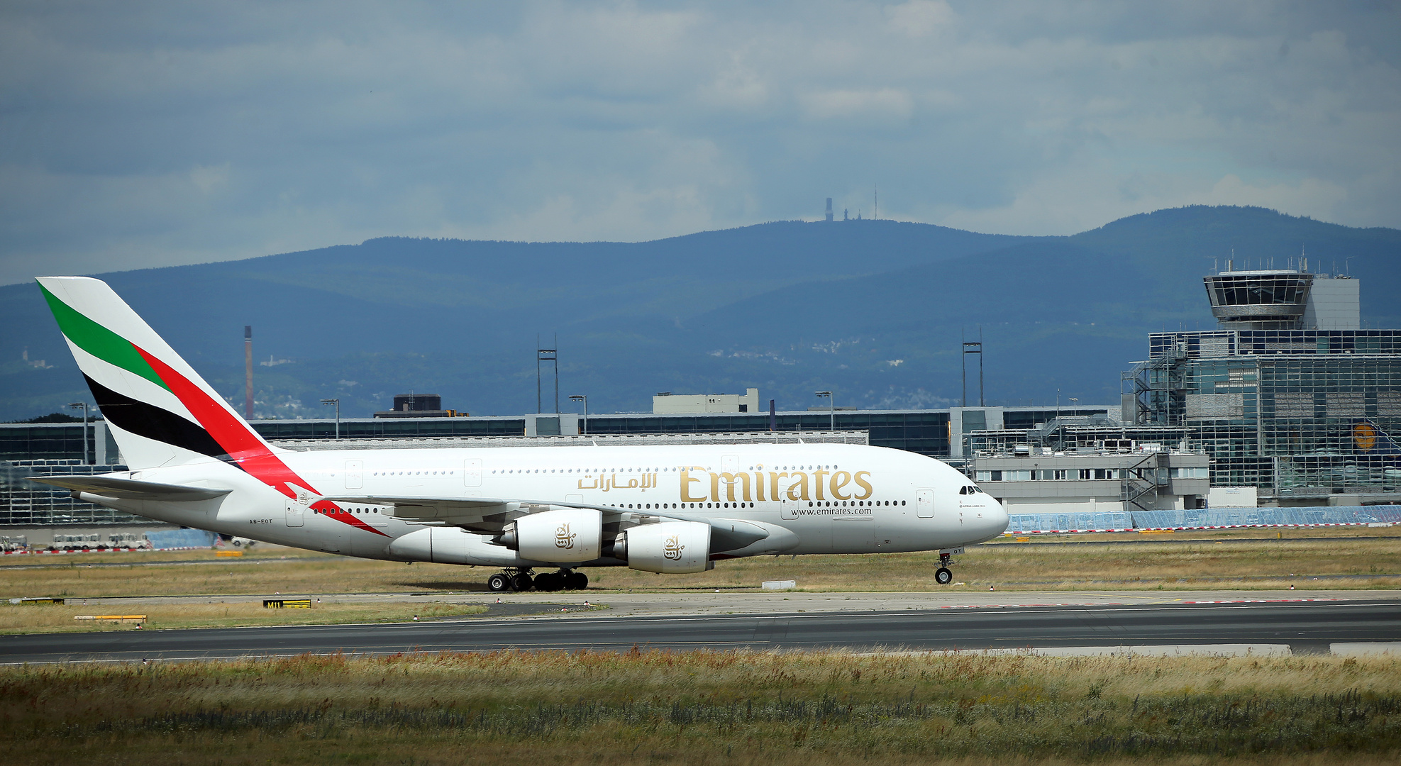 A6-EOT Emirates