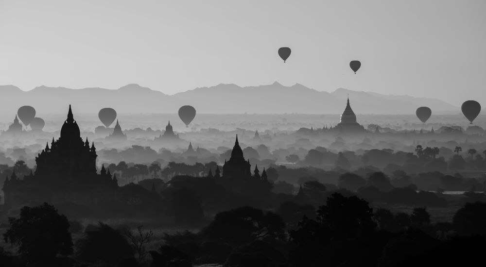 Balloons over Bagan von BellaLinda 