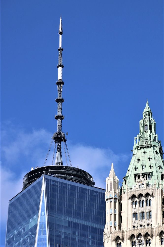 Woolworth Building meets One WTC von anna_ela