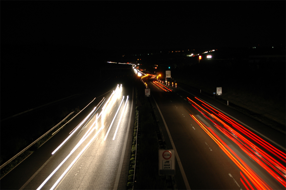 A8 höhe Leonberg bei Nacht