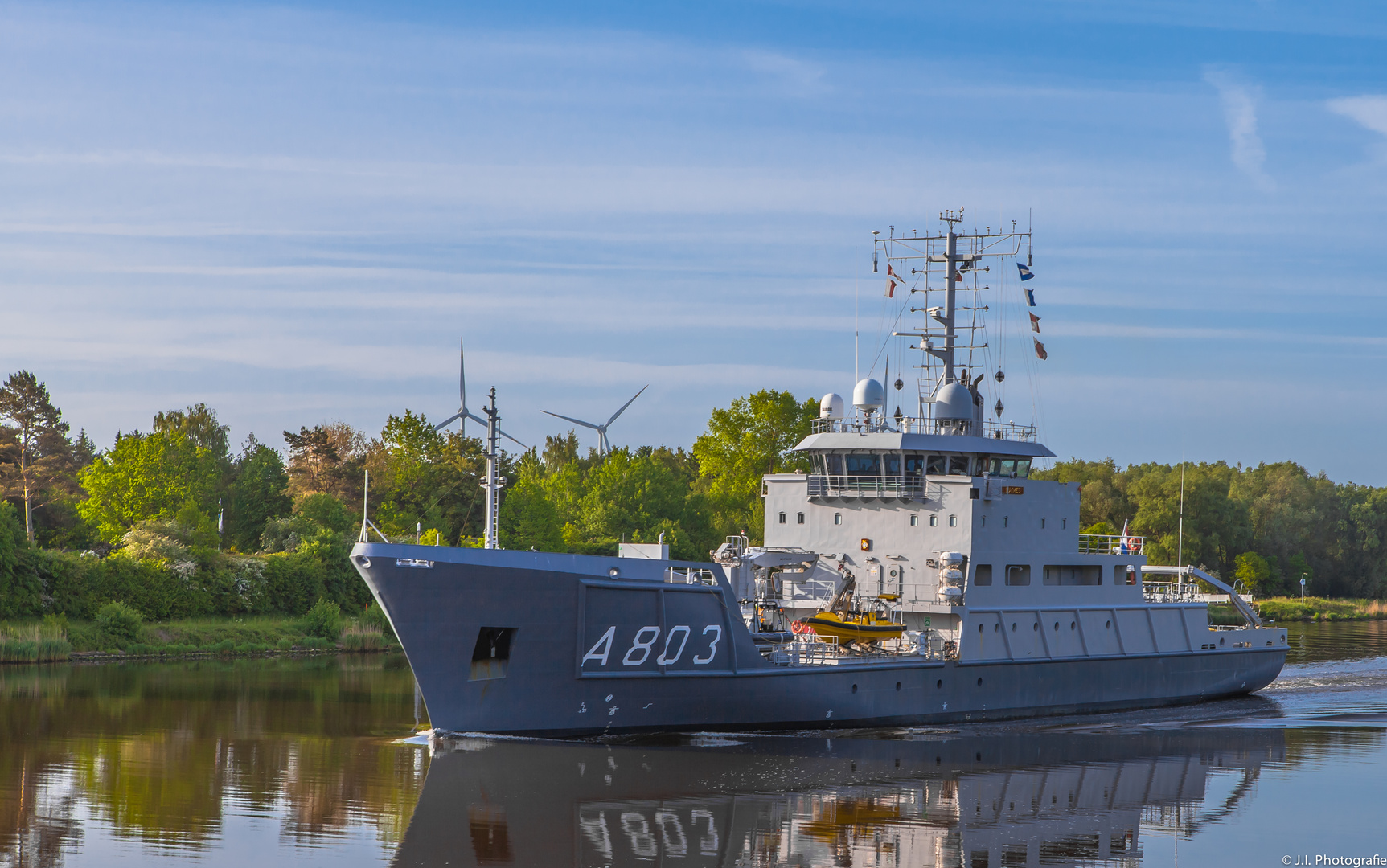 A803 HNLMS LUYMES