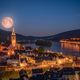 Supermond ber Lorch am Rhein