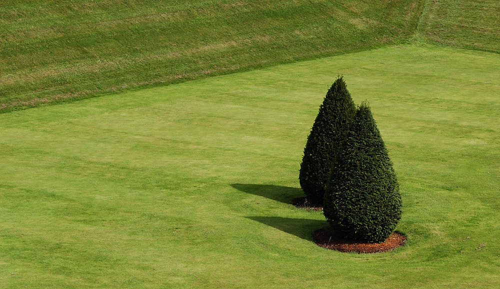 AAACHTUNG: STILLL GESTANDEN!!! - Powerscourt Gardens