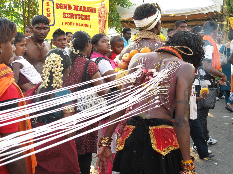 Aaauuutsch ... Thaipusam.... mit Rückenansichten