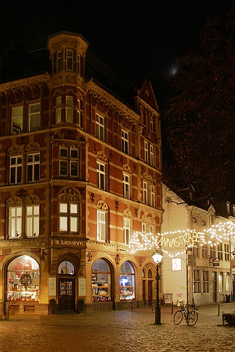 Aachen Annastrasse zur Weihnachtszeit geschmückt