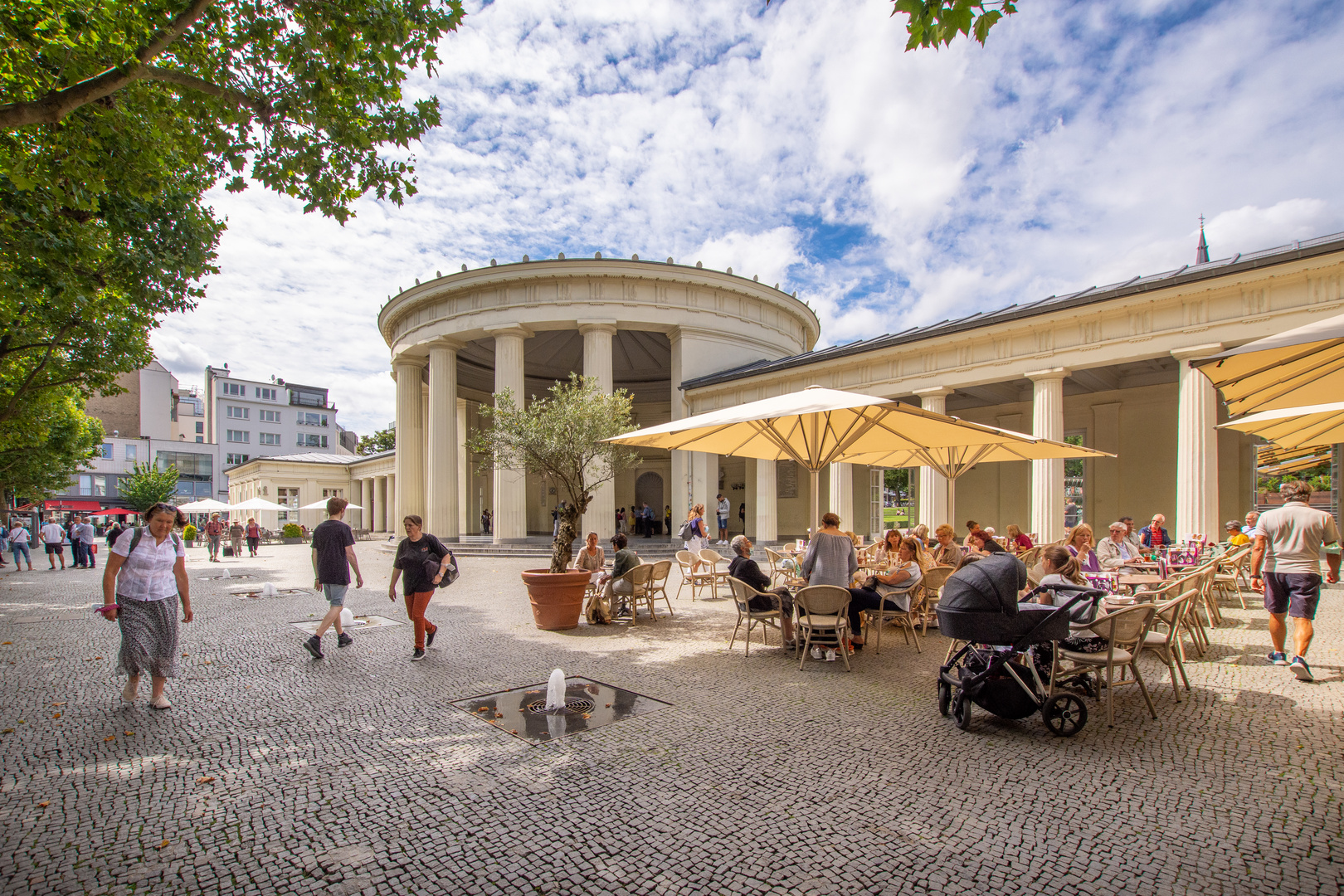 Aachen - Friedrich Wilhelmplatz - Elisenbrunnen - 01