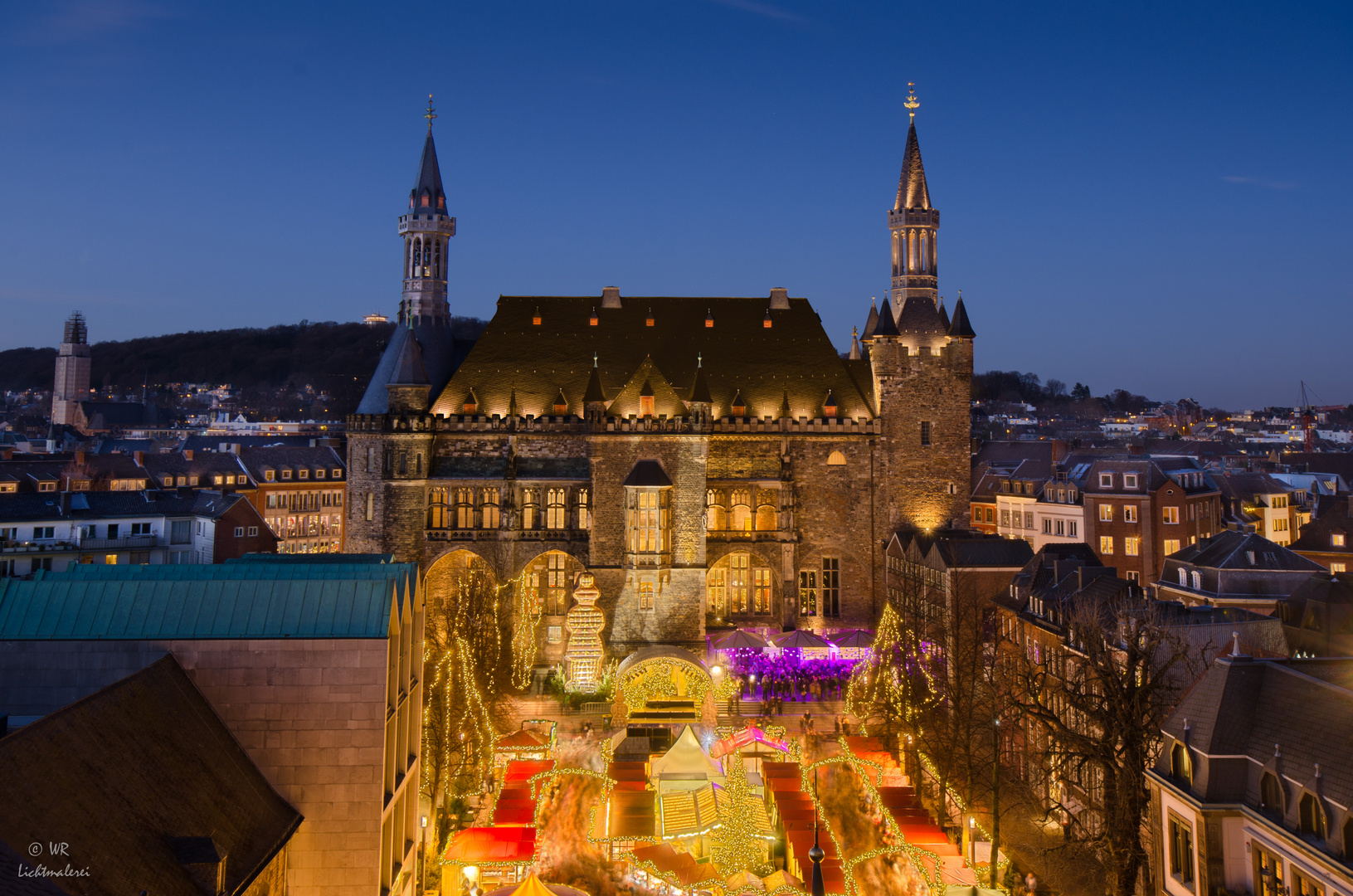 Aachen, Rathaus und Weihnachtsmarkt