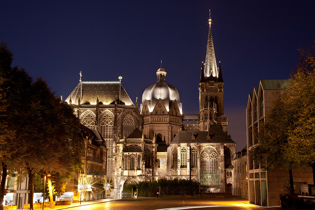 Aachener Dom bei Nacht