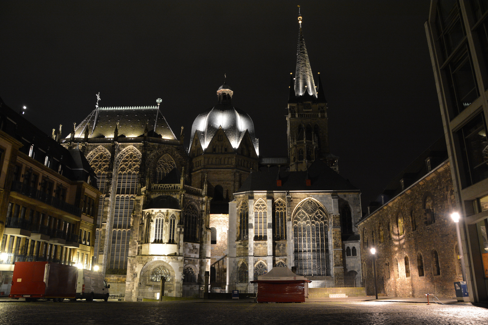 Aachener Dom bei Nacht