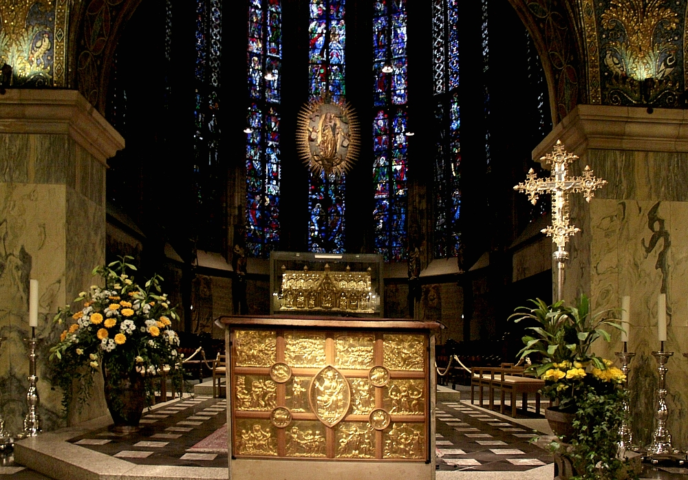 Aachener Dom - Blick in den Altarraum