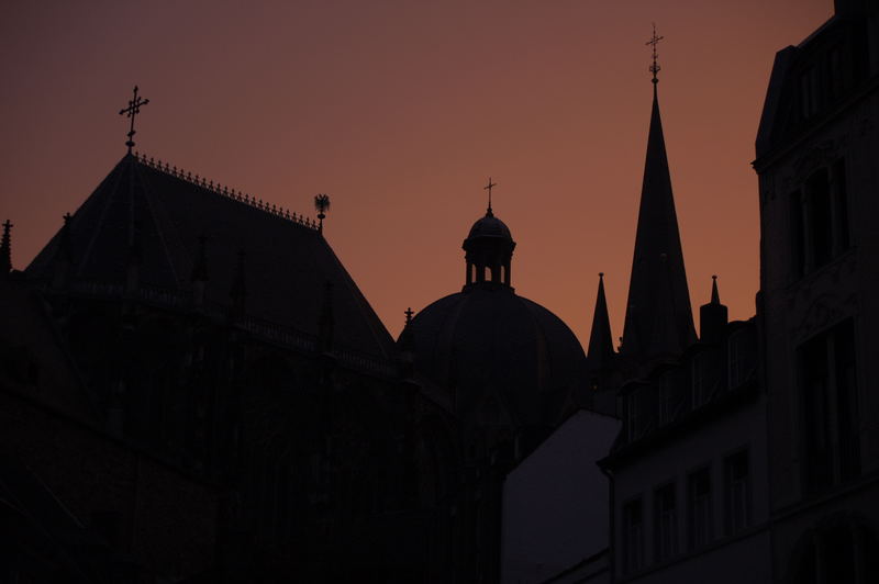 Aachener Dom im lezten Tageslicht