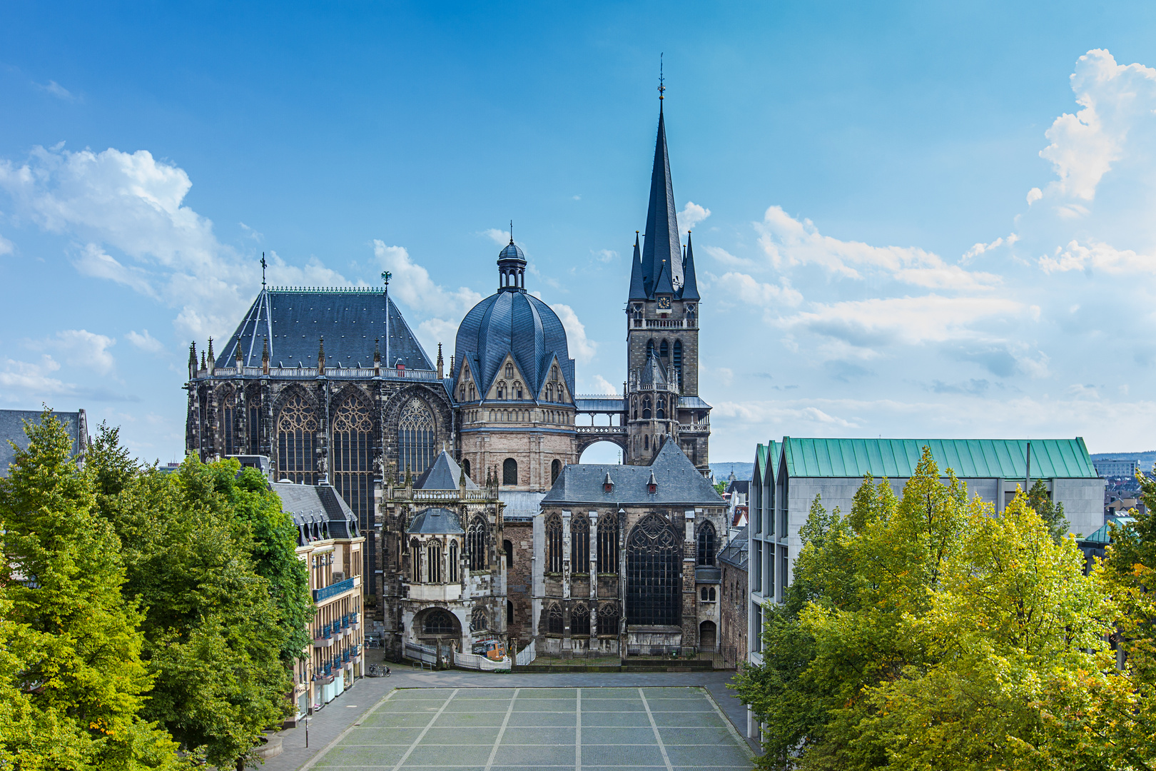 Aachener Dom im Sommer