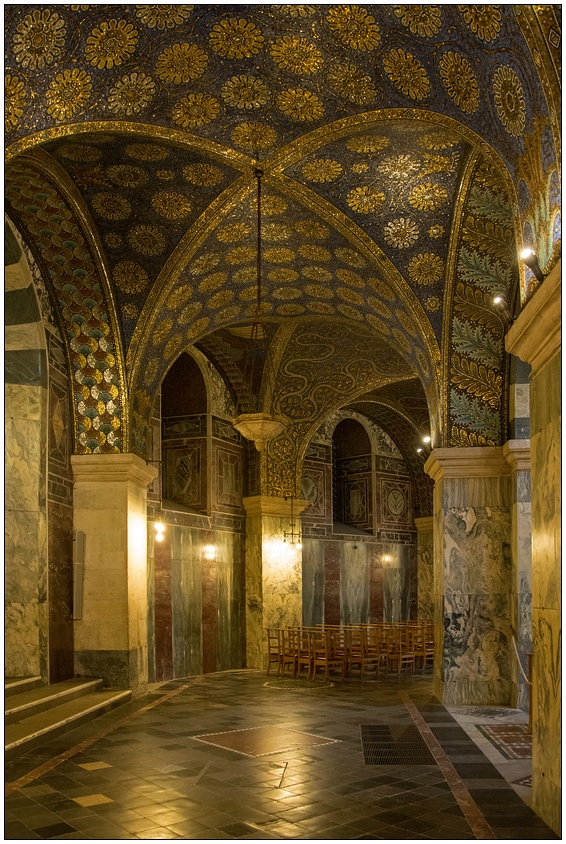 Aachener Dom - Im Umgang