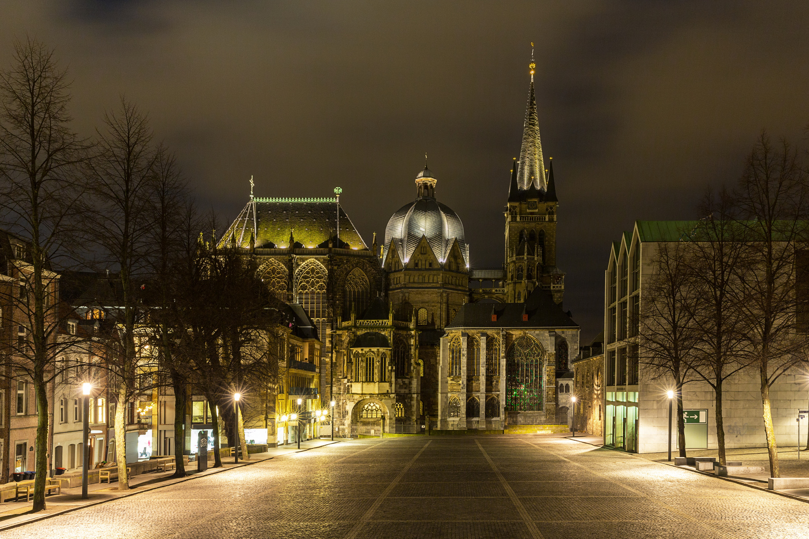 Aachener Dom in der Nacht