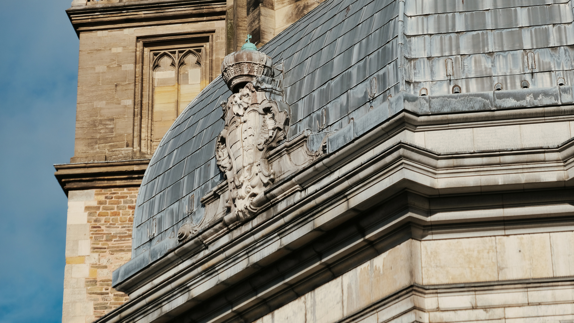 Aachener Dom Ungarnkapelle Dach Wappen