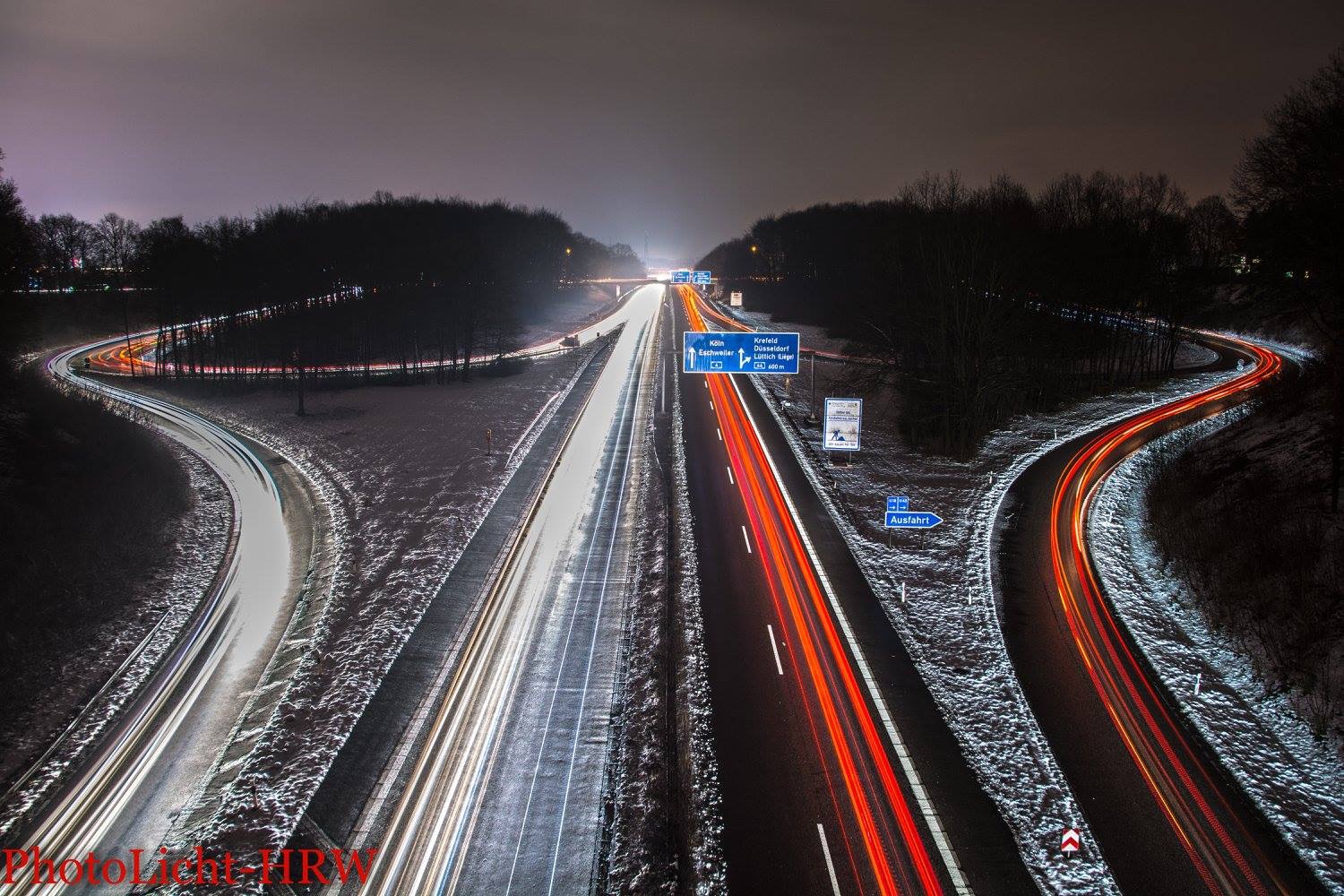 Aachener Kreuz bei Schnee Nacht