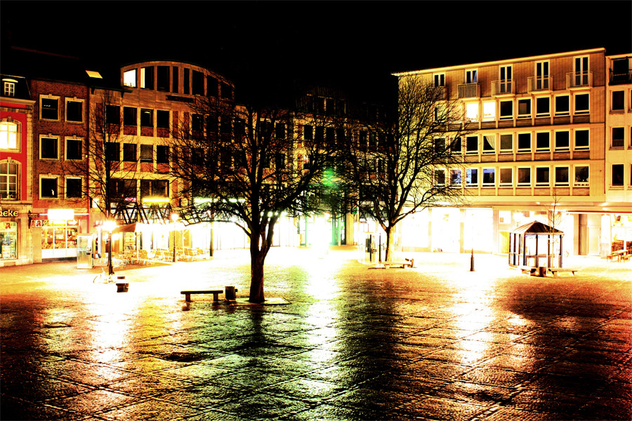 Aachener Rathhausplatz bei Nacht