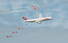 Aä Air14 Payerne A330 mit Patrouille Suisse äA