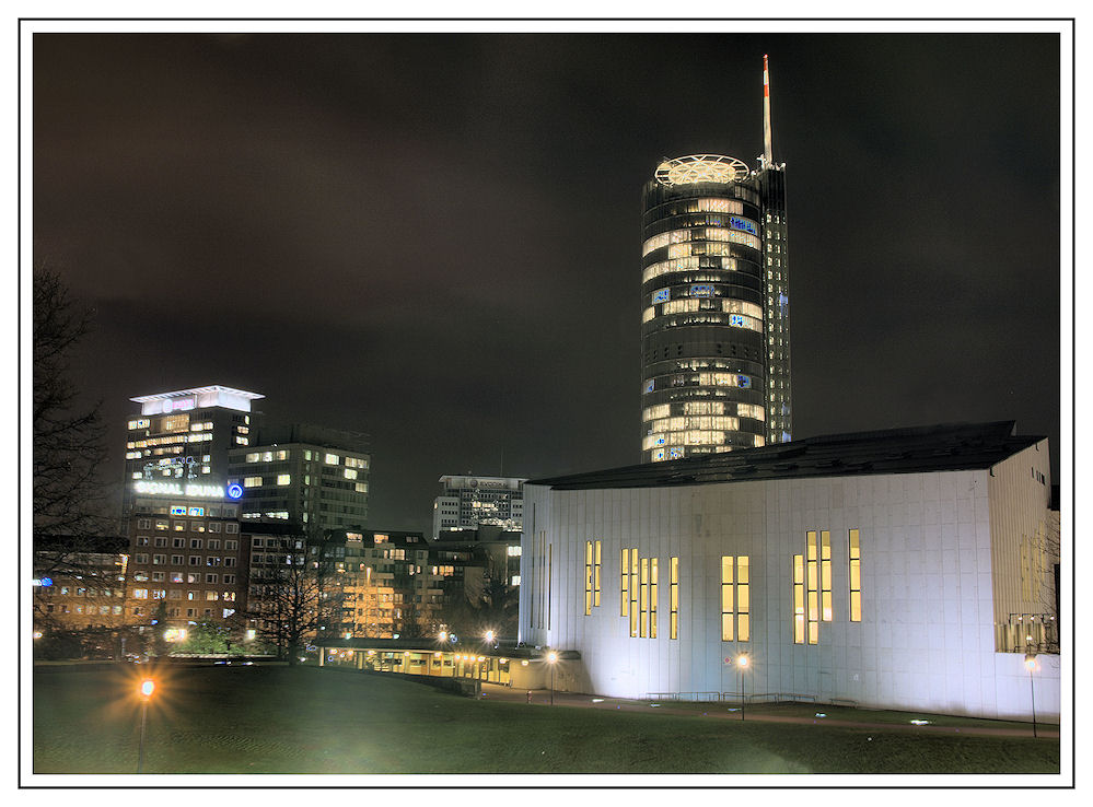 Aalto Theater Essen mit RWE Tower