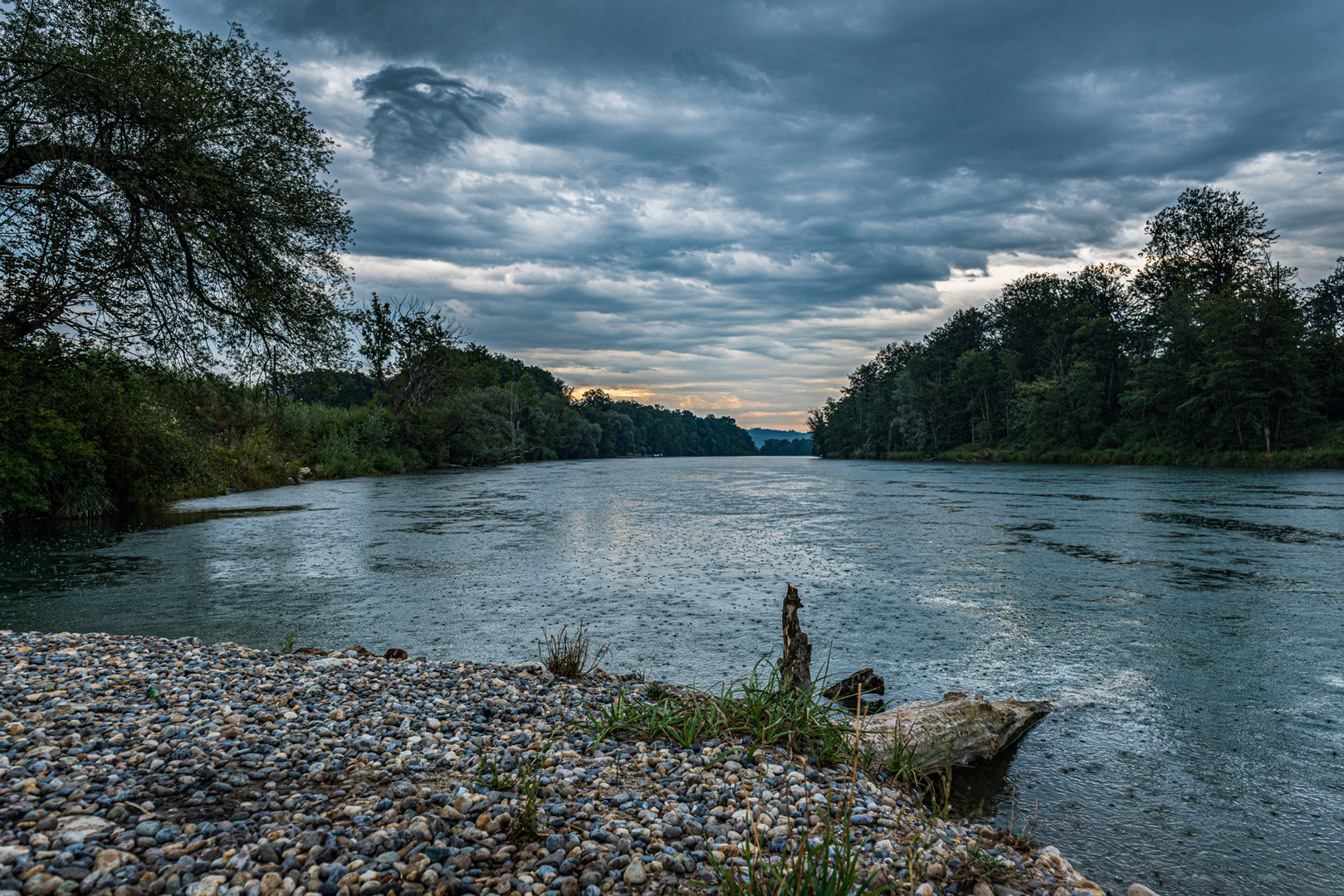 Aare im Regen