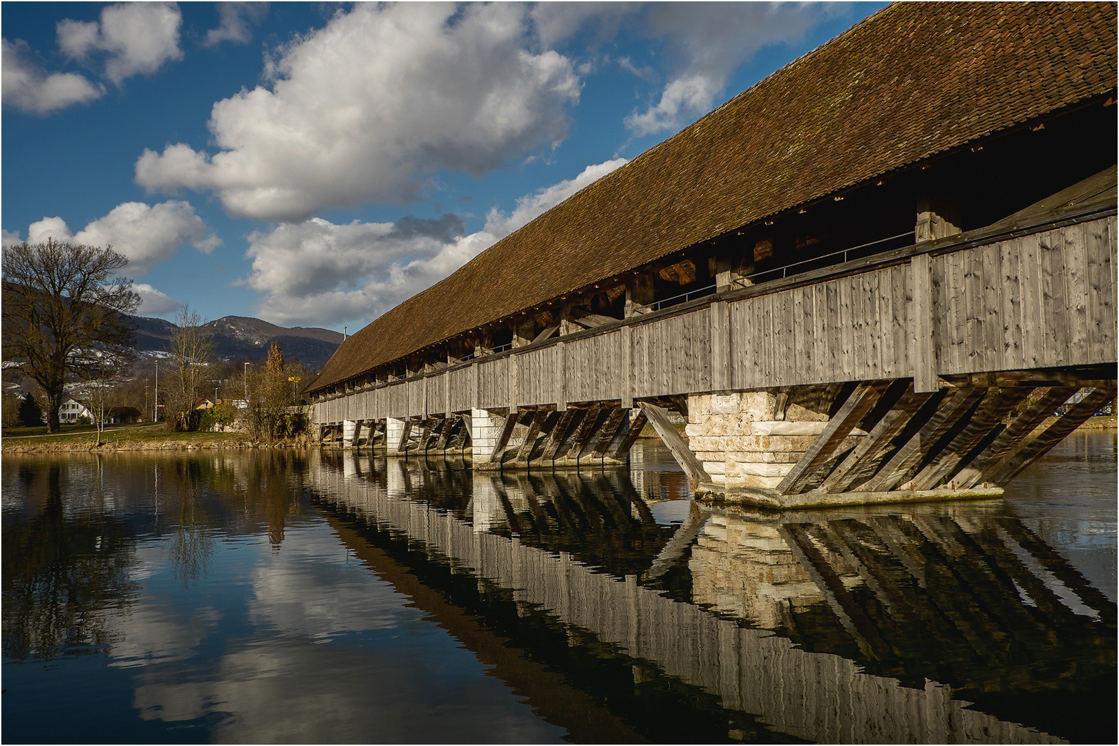 *AAREBRÜCKE*