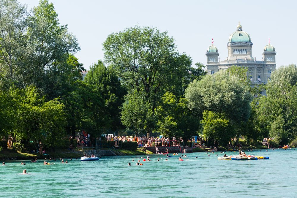 Aareschwimmen mit Blick auf das Parlamentsgebäude I...