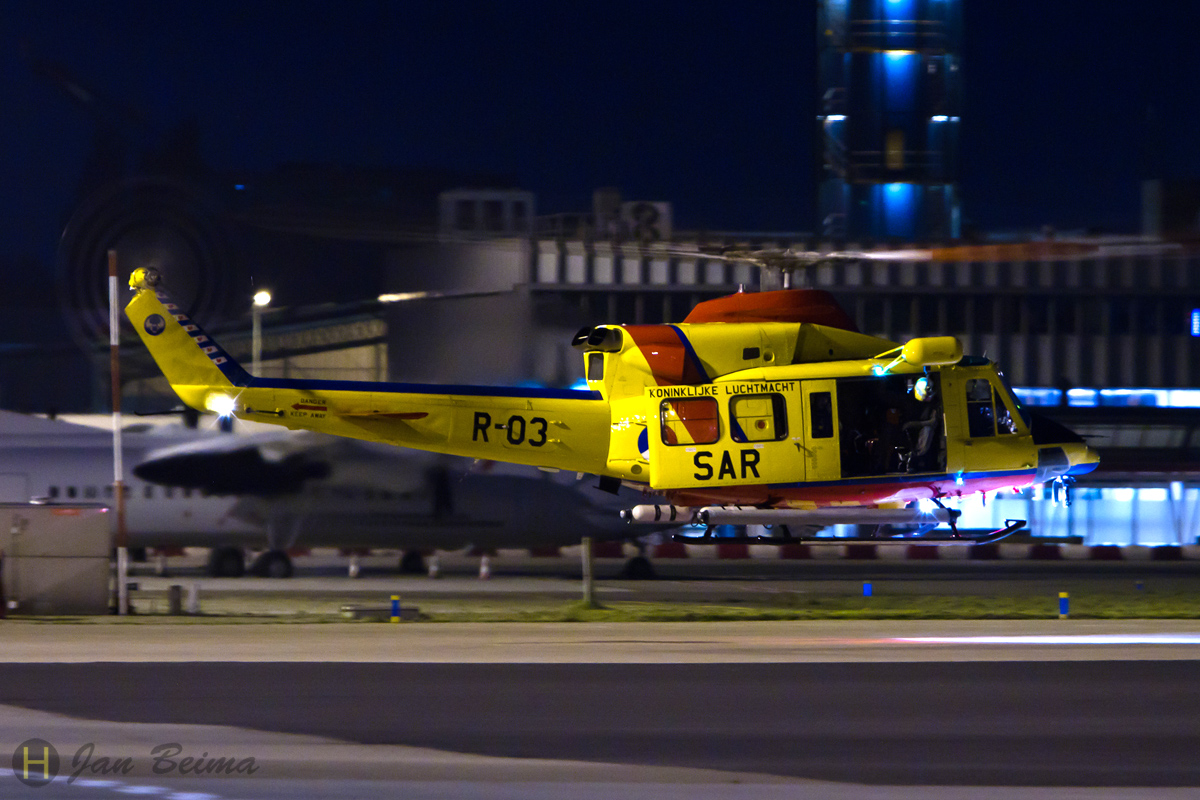 AB-412 R-03 nachts am Rotterdam Airport.