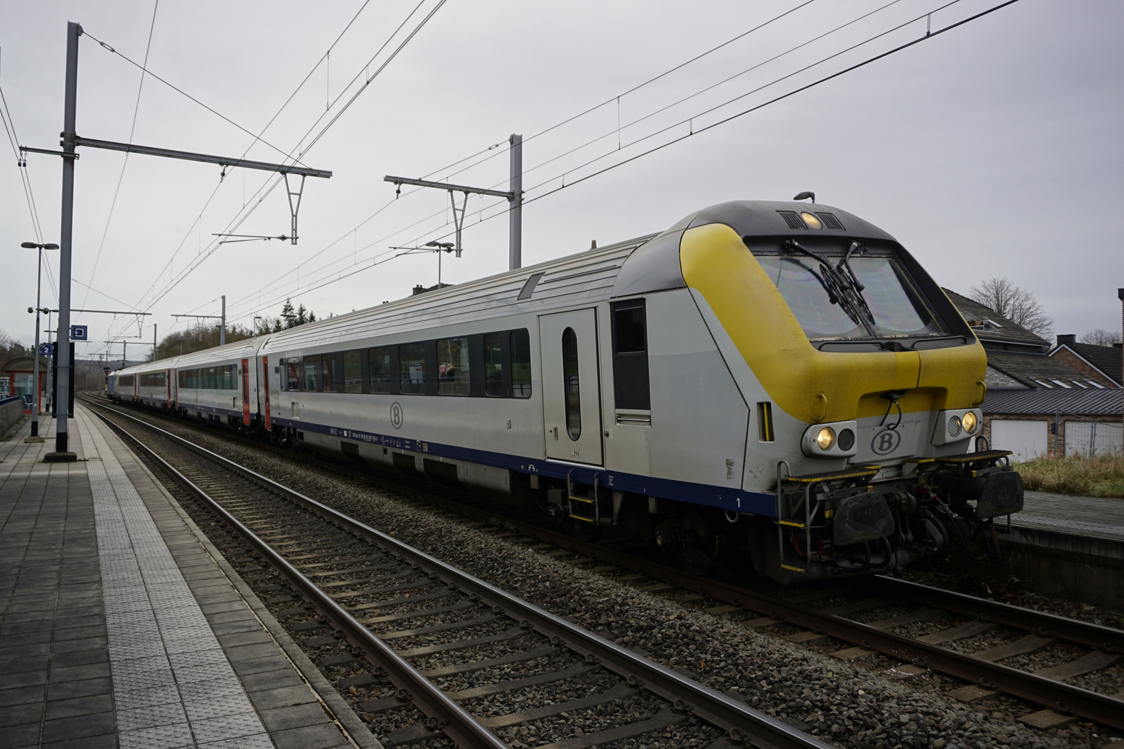 Ab dem 10.12.2023 verkehren die lokbespannte Züge (HLE18 + I11) zwischen Aachen und Lüttich