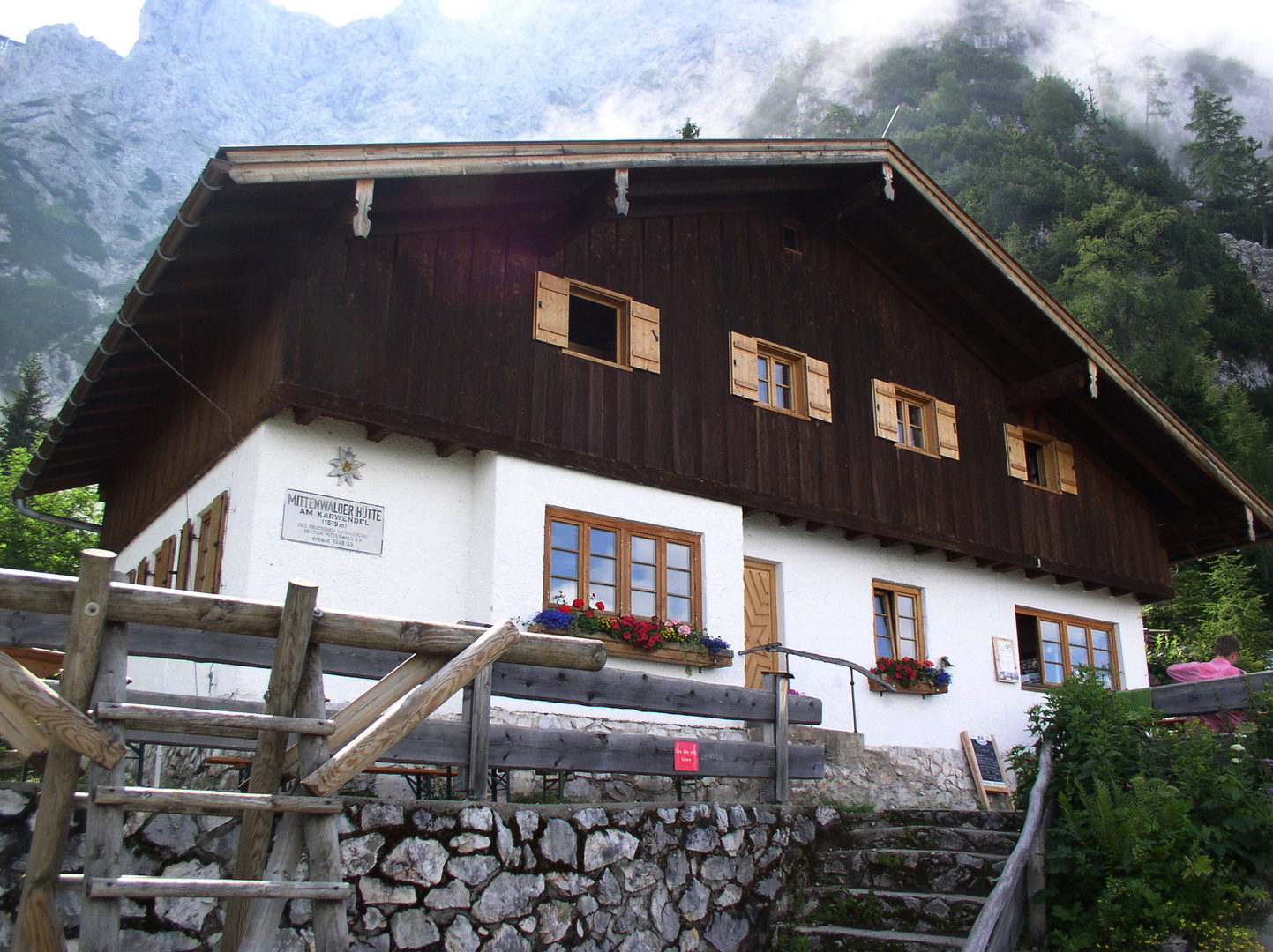 Ab der Mittenwalder Hütte im Karwendelgebirge wird es ...