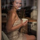 Ab durch die Scheibe - Cafehaus-Shooting mit Anja