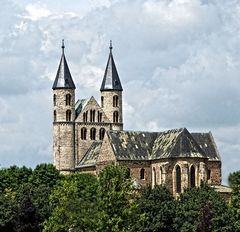 ab ins Kloster