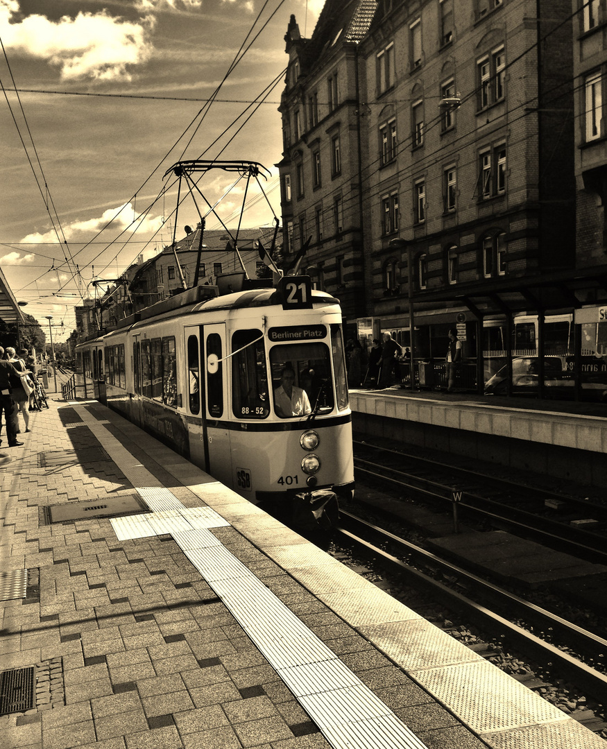 ab und zu fährt sie Sonntags die alte Strassenbahn