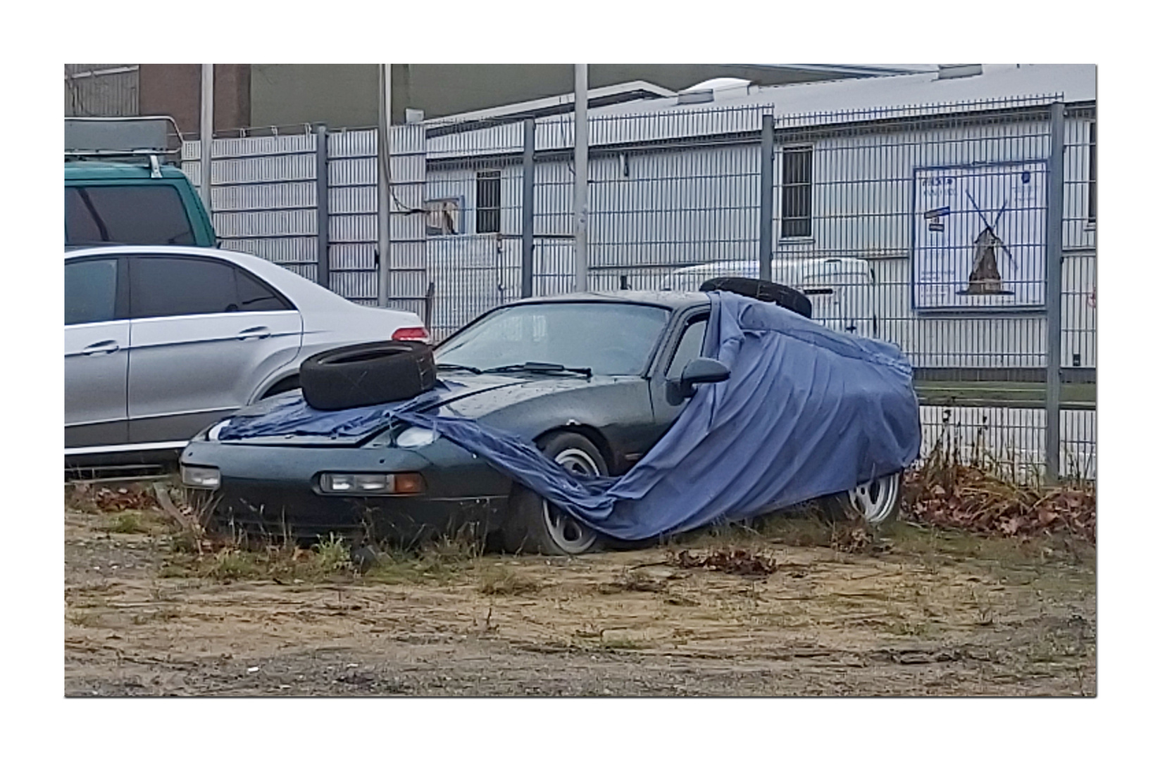 Abandoned Supercars: Porsche 928 