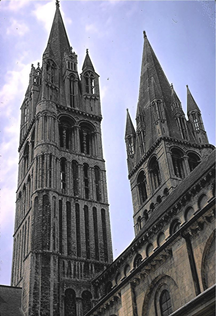 ABBAYE AUX HOMMES les flèches de St Etienne