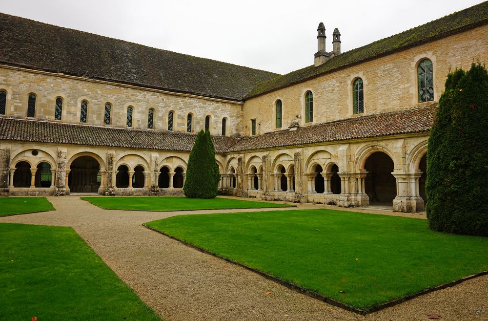 Abbaye Cistercienne de Fontenay photo et image architecture