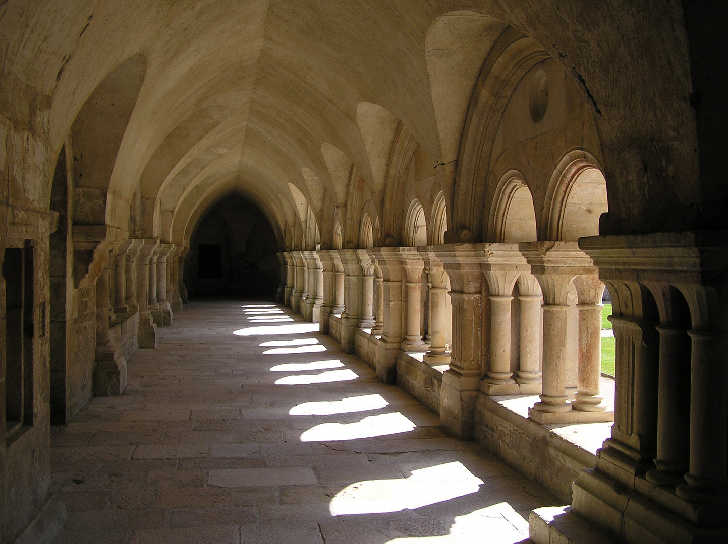 Abbaye de Fontenay - Le cloître