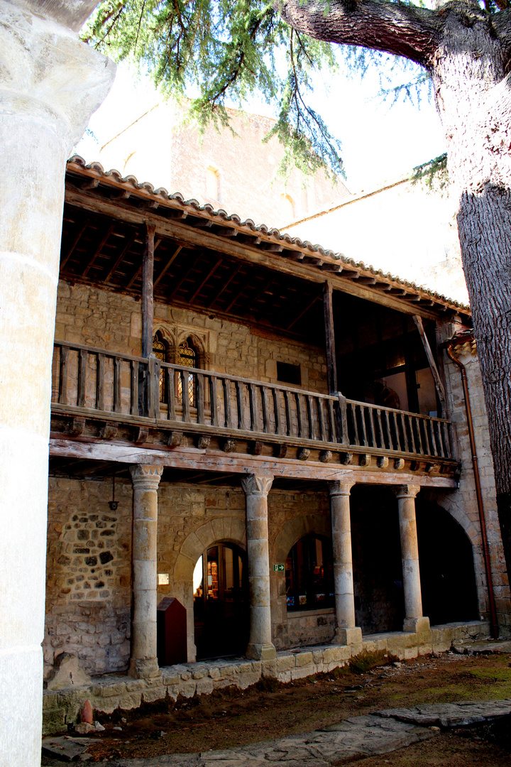 Abbaye de LAGRASSE (Aude)