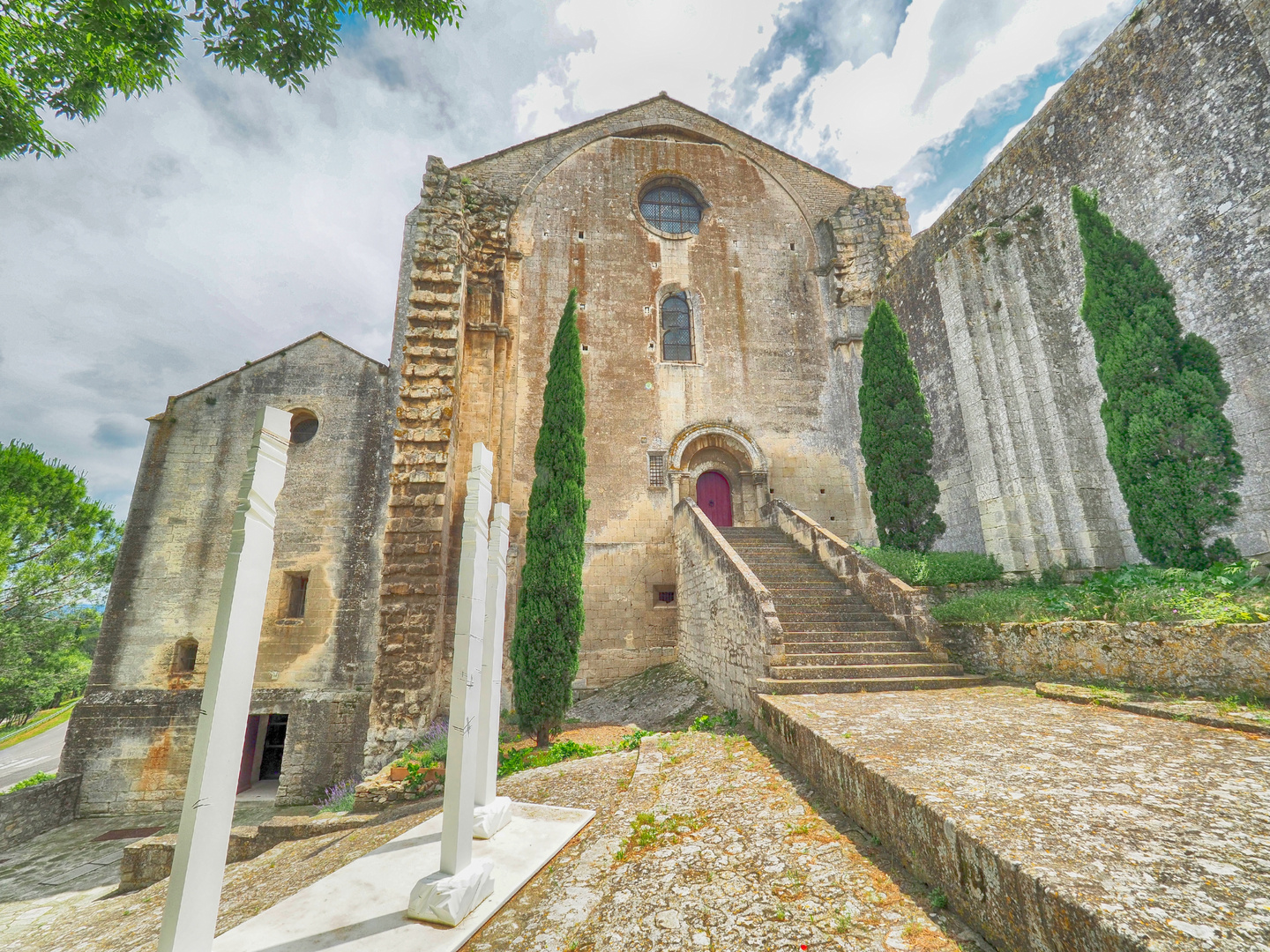 Abbaye de montmajour arles bouches-du-rhône france