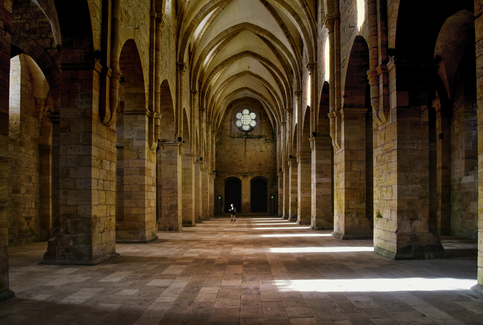 abbaye de Noirlac, la nef (ouest)